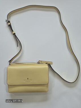 ♠️♠️Kate Spade Perry Saffiano Pale Yellow Leather Crossbody Wallet♠️♠️